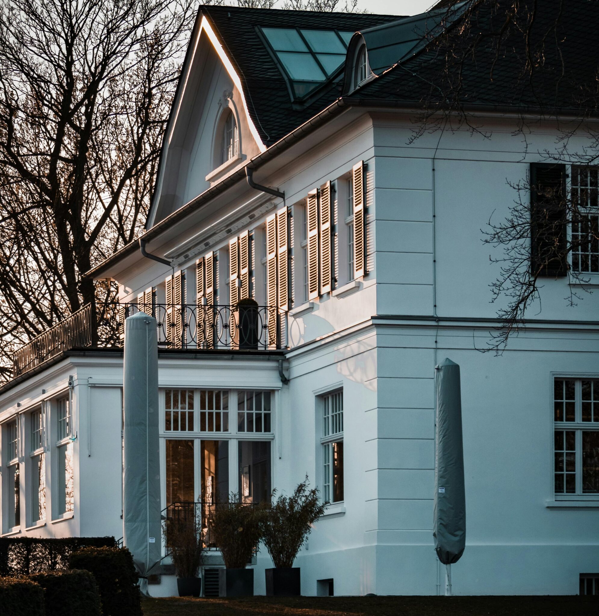 pexels-njeromin-11480454